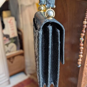 Bolso de mano vintage de piel de serpiente de los años 50, bolso de noche con cierre dorado imagen 20