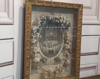 Alter verziehrter Goldrahmen mit Mariee Krone // Wandvitrine / Garderobe/Couronne de Mariée // Brautgeschenk