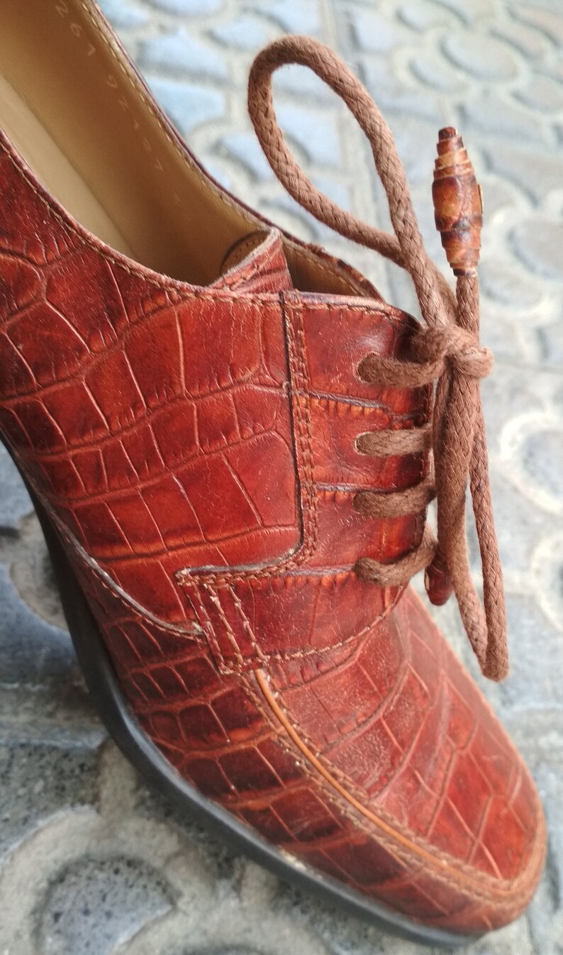 Shoes embossed leather vintage women / Elegant leather shoes / Oxford Shoes image 9