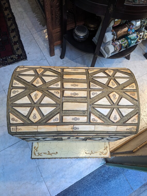 Vintage Bone and brass Inlaid Trunk Huge // Old o… - image 4