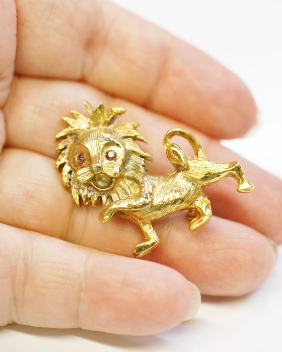 Vintage Gold Lion Pin - Gold Tone Lion Figural Br… - image 3