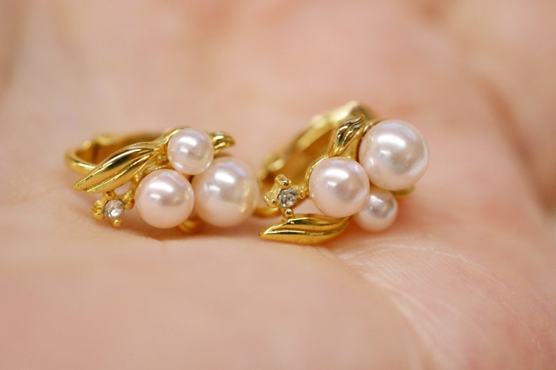Three Pink White Pearls Tiny Clear Rhinestone Gold Earrings Vintage Gold Tone Blush Pink Pearl Rhinestone Clip Earrings Wedding Earrings
