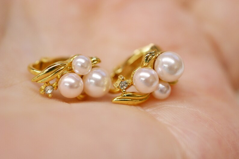 Three Pink White Pearls Tiny Clear Rhinestone Gold Earrings Vintage Gold Tone Blush Pink Pearl Rhinestone Clip Earrings Wedding Earrings
