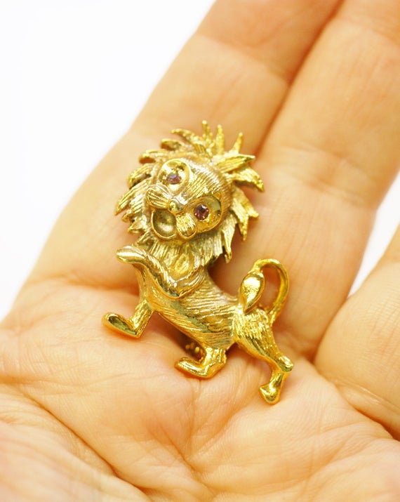 Vintage Gold Lion Pin - Gold Tone Lion Figural Br… - image 7