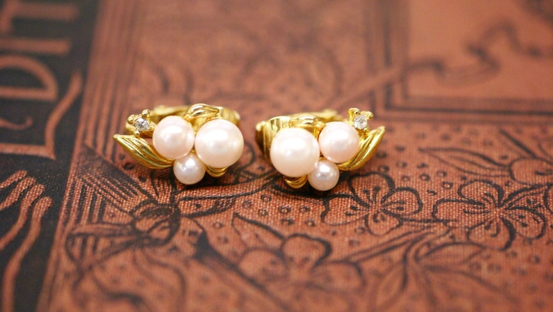 Three Pink White Pearls Tiny Clear Rhinestone Gold Earrings Vintage Gold Tone Blush Pink Pearl Rhinestone Clip Earrings Wedding Earrings
