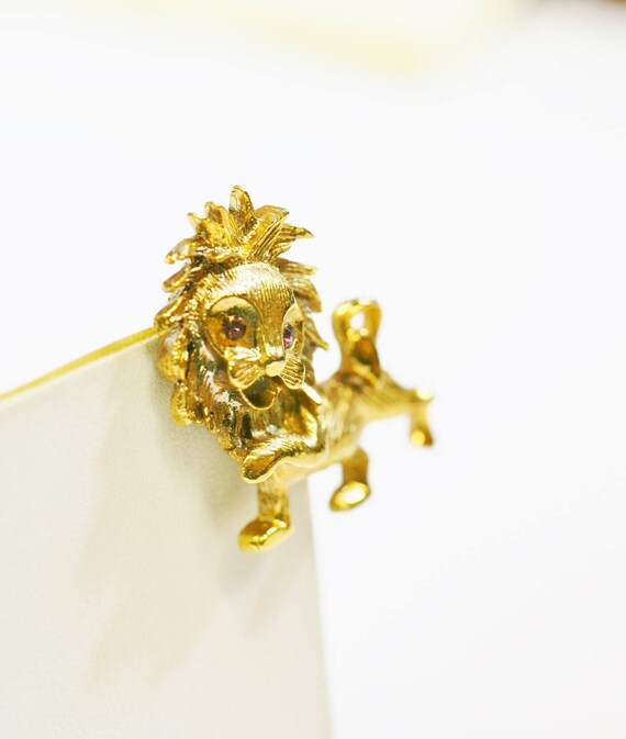 Vintage Gold Lion Pin - Gold Tone Lion Figural Br… - image 6