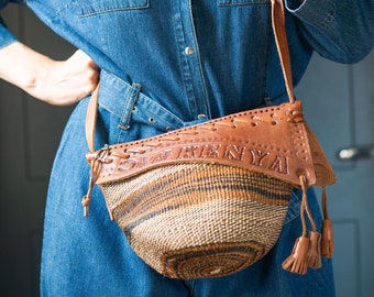 Vintage 70’s 60’s raffia sisal straw bag purse backpack southwest boho western Vintage 60s 70s Hippie Boho Big Large Leather Sisal Straw  main image 2