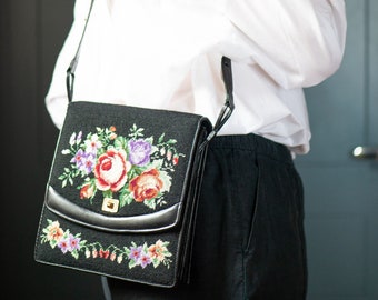 Needlepoint schoudertas bloemen borduurwerk Vintage zwarte portemonnee dames. Boho handtas portemonnee met bovenhandvat retro mode. Chique tas handgemaakte liefde