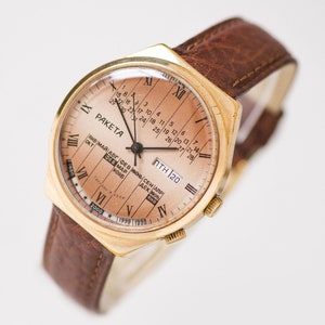 Vintage men&#39;s watch RAKETA chunky gold plated. Sandy brown men watch 80s fashion. USSR perpetual calendar wristwatch. Premium leather strap
