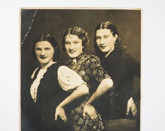 Stylish ladies photo – antique girls photo - antique photo 3 girlfriends - photo studio Europe - Home decor happy ladies photo very old