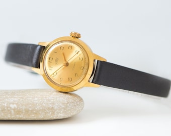 Women's classic watch gold plated ZARIA. Round case watch for women shockproof. Delicate retro girl watch gift. Genuine leather strap new