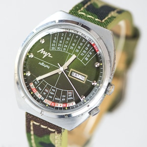 Quartz watch chunky for men vintage. Men&#39;s wristwatch perpetual calendar. Green face men watch Water resistant watch summer Camouflage strap