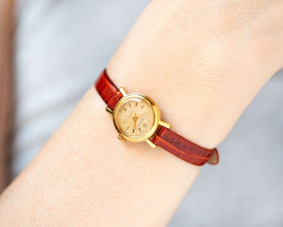 Dainty watch best sale