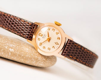 Reloj de mujer de edición limitada SLAVA con caja en tono dorado sin usar. Reloj clásico para mujer vintage soviético. Reloj retro para mujer. Correa de cuero premium nueva