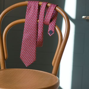 Red Silk Vintage Tie – Vivid Pattern Pure Silk Tie – Men’s Necktie Tie Fun – Italy Made Necktie – Stylish Men Tie
