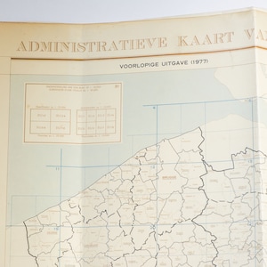 Carte pliée de la Belgique, carte administrative de 1977. Décoration murale abstraite de carte minimaliste. Carte rétro des provinces de Belgique. Décoration murale voyage