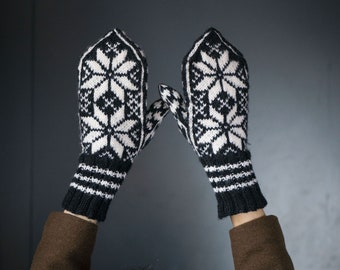 Hand-knitted women mittens vintage Scandinavian snowflakes. White Nordic mittens black white. Wool Gloves Size M mint condition unused