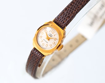 Women watch ZARJA gold plated rare design case, Arabic numerals minimalist. Unused wristwatch classic lady gift retro , premium leather band