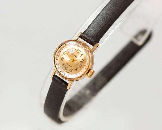 Frauen Armbanduhr chic vergoldet CHAIKA. Damenuhr klein Vintage
