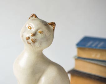 Vintage White Cat Figurine. Ceramic Sitting Cat Decor. Coastal Grandma Kitty Figurine. Siamese cat Home Décor Vintage Gift animal Lover