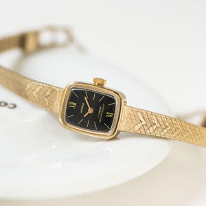 90s Gold Plated Chaika Cocktail Watch: Vintage Chevron Bracelet, Small Rectangular Face