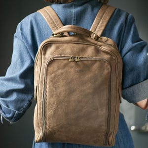 Light Brown Backpack Unisex Distress Genuine Leather Grained. Vintage Sturdy Italian Backpack, Commuter Bag, Preppy Daypack Gift