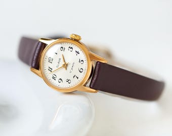 Vintage SLAVA Ladies Watch Small Round, Gold Plated Analog New Leather Strap