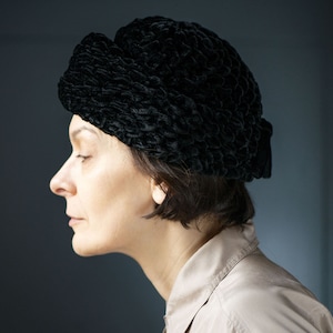 Black Velvet Beret Hat German Style Style. Asymmetrical Soft Beret Pillbox hat handmade. Boho Hat velvet for Girl retro S size Fur imitation