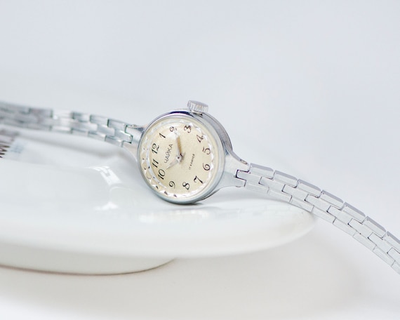 Tiny bracelet online watch