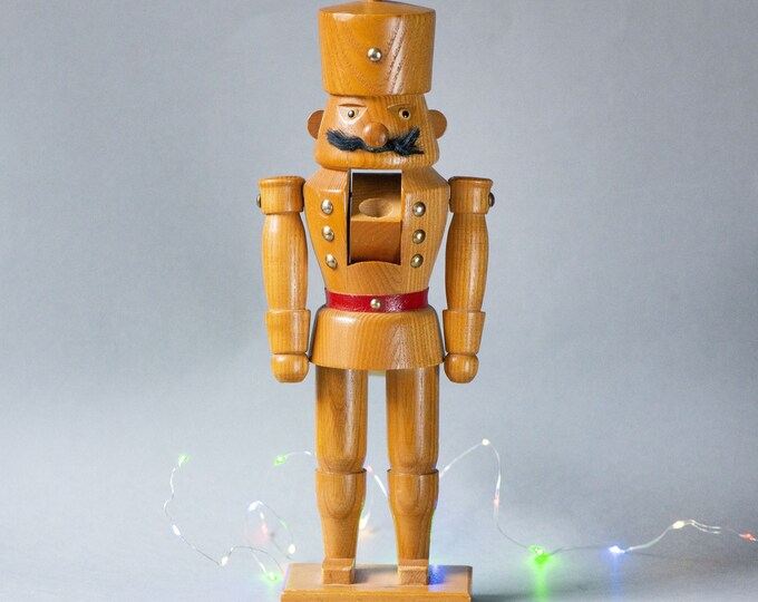 Wooden Nutcracker Erzgebirge Guard. Rare Nutcracker Soldier Vintage