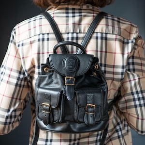 Sac à dos en cuir végétalien noir pour femme, petit sac à dos fabriqué en Italie, sac à bandoulière à la mode rétro, sac de ville pour la rentrée des filles