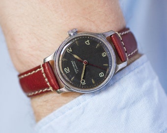 Montre sportivnyje vintage : cadran noir, bracelet en cuir, fabrication soviétique