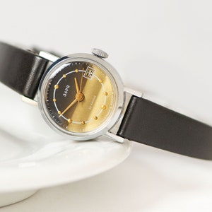Vintage ZARIA Woman&#39;s Watch: USSR Mechanical Watch with Leather Strap