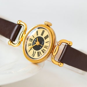 Unused watch for woman gold plated ZARIA oval dial. Vintage lady wristwatch. Roman numerals lady dainty timepiece. Genuine leather strap new
