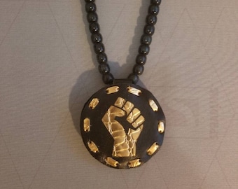 Medaglione africano fatto a mano