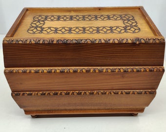 Caja de costura vintage hecha a mano