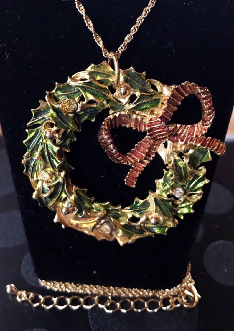 Upcycled Vintage AVANTE Christmas Wreath Pin Crystals Epoxy Gold Long Necklace
