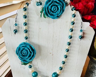 Teal Pearl Lucite Rose Beaded Necklace Set