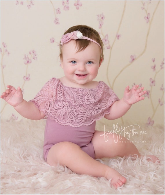 Cake smash cream photo outfit, sitter girl photo props, sitter outfit, cake smash session, photo romper 9- 12 months baby girl outfit photo