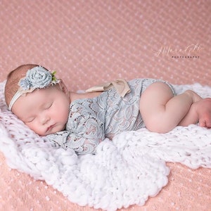 Newborn Girl Lace Romper Set, Cream Baby Photo Outfit, Floral Headband Baby portrait, first photography Eucalyptus