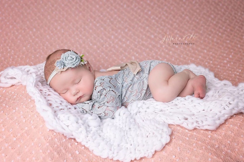 Newborn Girl Lace Romper Set, Cream Baby Photo Outfit, Floral Headband Baby portrait, first photography Eucalyptus