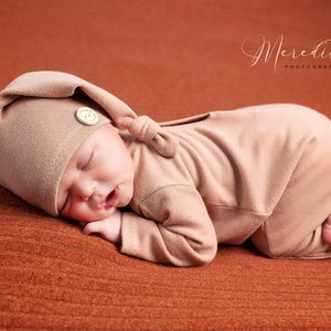 Newborn boy photo outfit, Romper Baby boy photo overall, Romper and hat photo props, baby boy photography props, knot hat gray blue green Beige