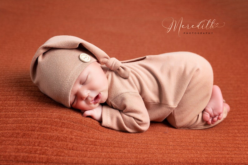 Newborn boy photo outfit, Romper Baby boy photo overall, Romper and hat photo props, baby boy photography props, knot hat gray blue green Beige