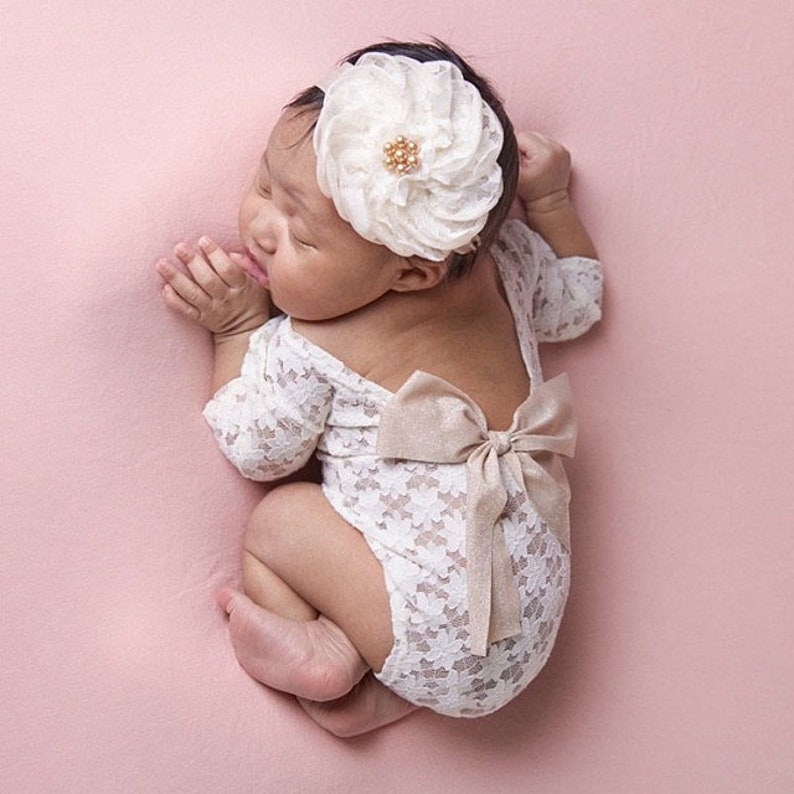 Newborn Girl Lace Romper Set, Cream Baby Photo Outfit, Floral Headband Baby portrait, first photography bild 6