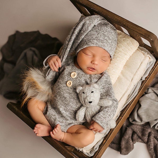 Tenue photo nouveau-né garçon, photographie nouveau-né garçon, barboteuse et chapeau, accessoires photo bébé garçon, tenue photo bébé garçon, salopette garçon, ajout d'un pompon