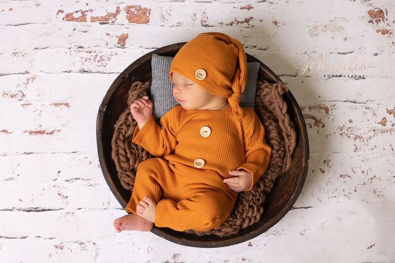 Newborn boy photo outfit, Romper Baby boy photo overall, Romper and hat photo props, baby boy photography props, knot hat gray blue green Orange