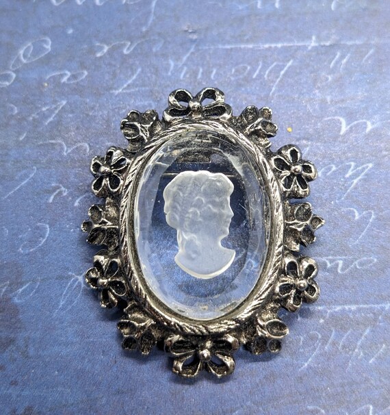 Vintage Reverse Carved Glass Cameo Brooch Pendant… - image 5