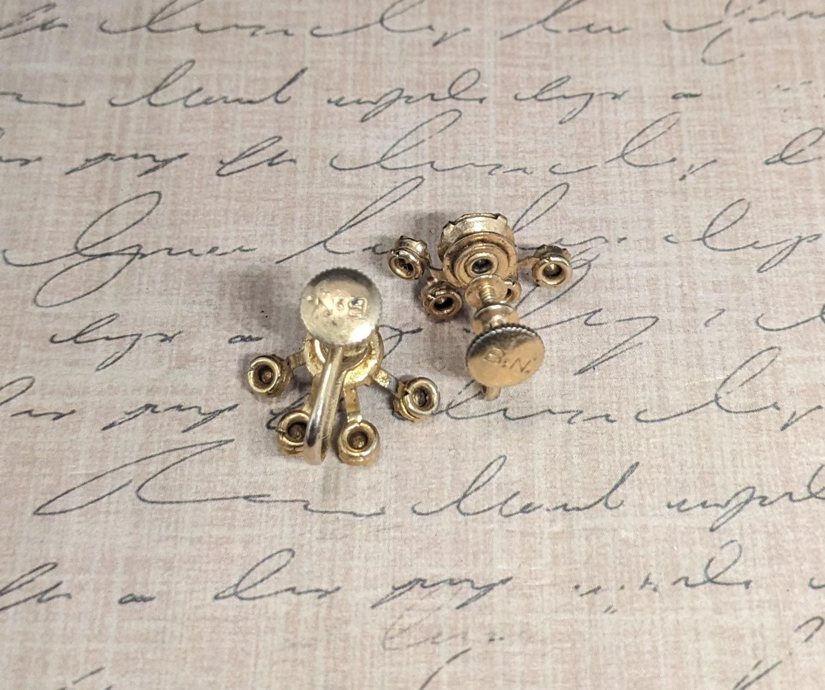 Bugbee and Niles 1940-50 Gold / Blue crystal broach and screw earring set Vintage B.N. Bugbee & Niles Blue Rhinestone Brooch Pendant  main image 2