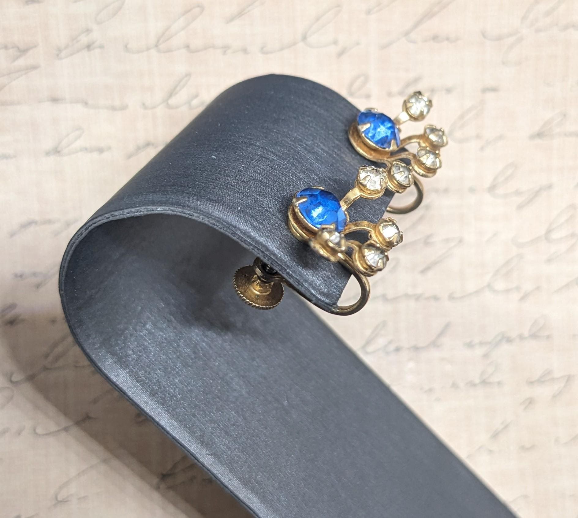 Bugbee and Niles 1940-50 Gold / Blue crystal broach and screw earring set Vintage B.N. Bugbee & Niles Blue Rhinestone Brooch Pendant  main image 4