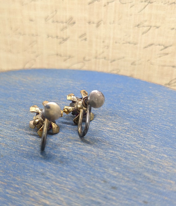 Vintage Flower Dainty Screw Back Earrings with Pu… - image 6